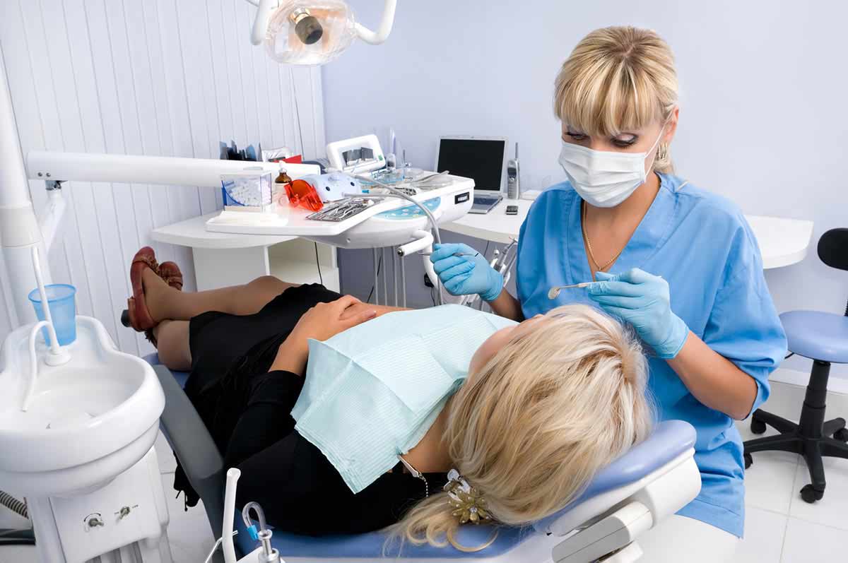 Chirurgien-dentiste / Chirurgienne-dentiste : métier, études, diplômes,  salaire, formation | CIDJ