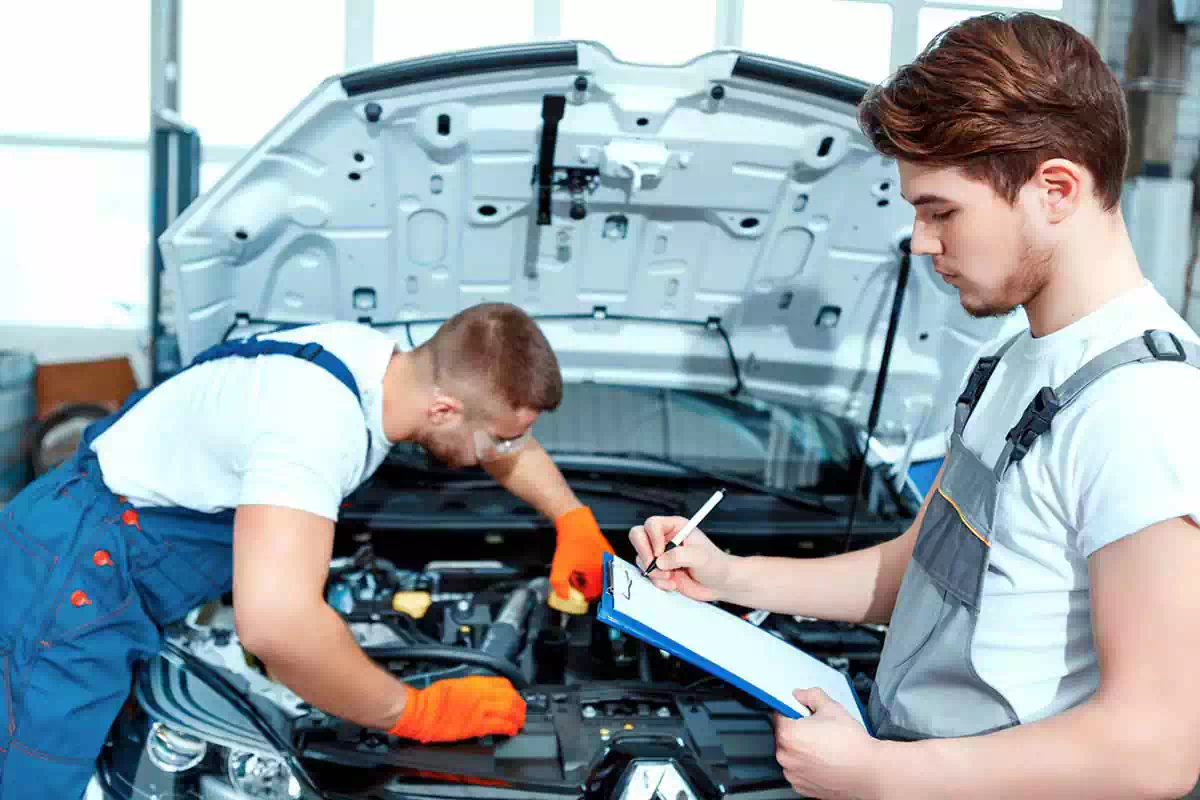 Fiche métier : Mécanicien Automobile (salaire, formation, qualités