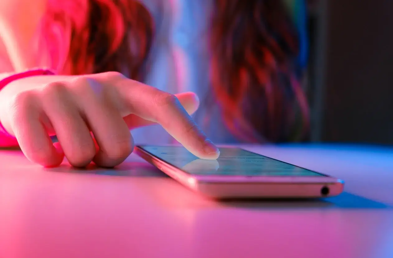 Réseaux sociaux : interdits aux moins de 15 ans dès septembre