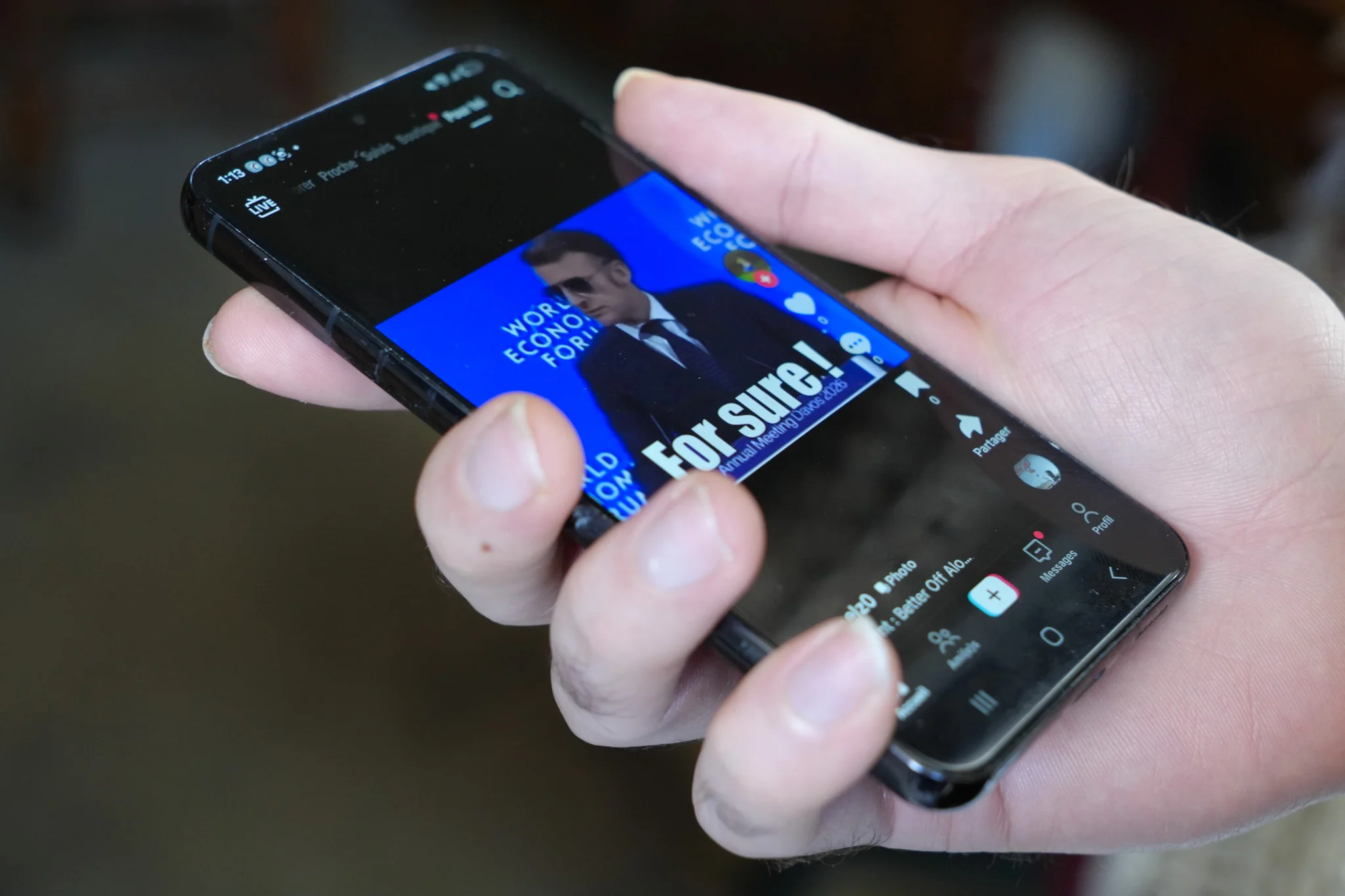 Mèmes et réseaux sociaux : quand l’humour devient une arme d’influence en ligne