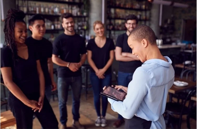 Sécurité au travail : protéger stagiaires et jeunes salariés