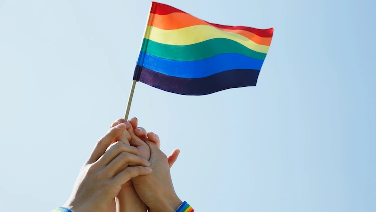 Discriminations LGBT+ : ce qui change de l'école à la fac