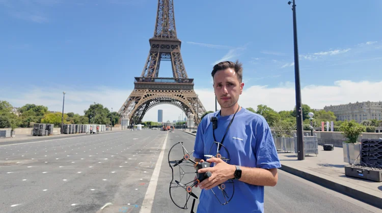 Pilote de drone : les coulisses du spectacle de la Tour Eiffel