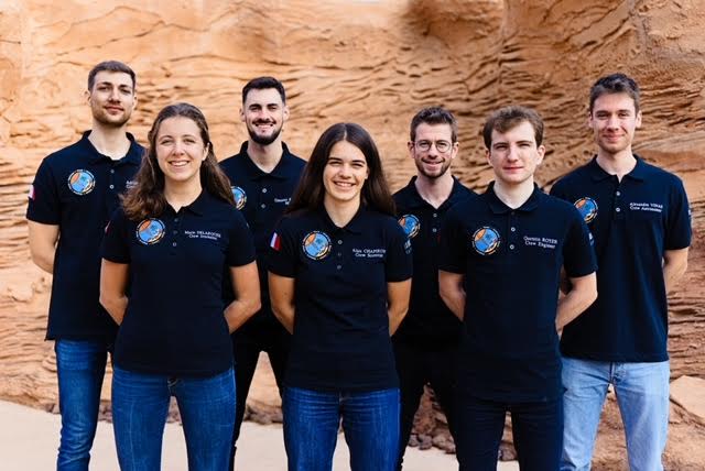 Six étudiants et un diplômé de l'Isae-Supaero vont expérimenter la vie comme sur Mars pendant un mois.