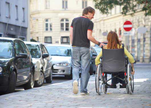 Accompagnatrice de personnes en situation de handicap, Nathalie témoigne