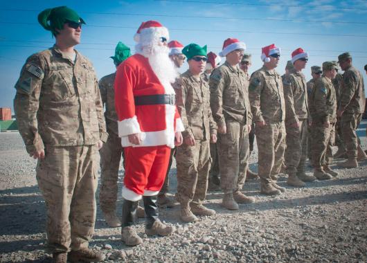 Près de 900 cartes de Noël envoyées à des militaires par un collégien-aspirant pilote