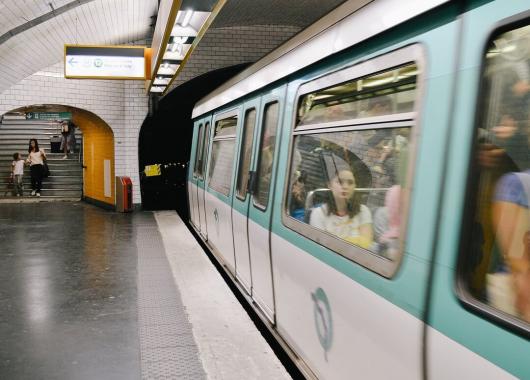 Déficience visuelle : le collectif « Braille is back » réclame un métro parlant à Paris