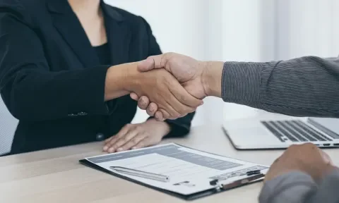 Conventions de stage payantes : le business gris qui vous fait payer pour travailler