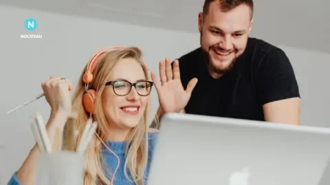 une femme présente la plateforme parcoursup