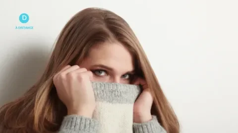 une étudiante atteinte de phobie scolaire