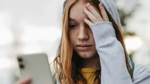 Une jeune fille cyberharcelée 