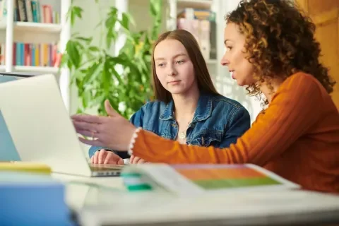 Emploi des jeunes : les mesures du gouvernement pour faciliter l’entrée dans la vie active