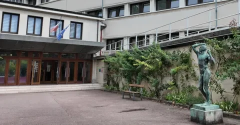 Avant la loi, ce lycée parisien avait déjà mis les smartphones sur pause