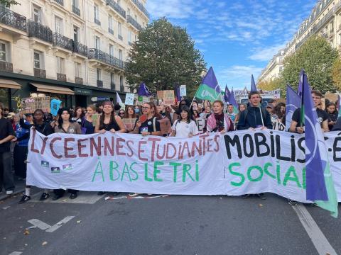 « Il faut nous entendre » : pourquoi ils manifestent avec les lycéens