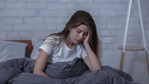Jeune femme souffrant de mal-être