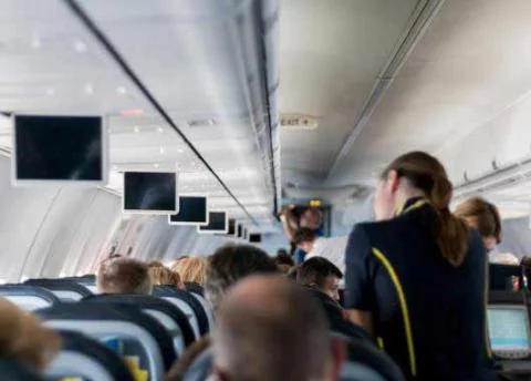 Stewards et hôtesses de l'air... Version jobs étudiants