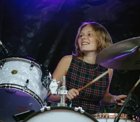 Première scène permet aux jeunes de monter sur scène lors du festival.