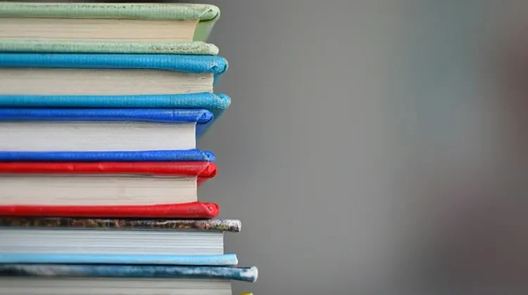 une pile de livres pour le bac