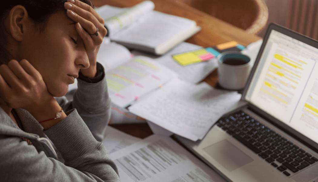 Le burn-out scolaire intervient lorsque le jeune se désintéresse de ses études.