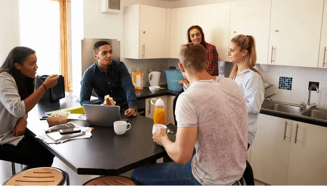 Face à la crise du logement, les étudiants vivent une rentrée sous pression.