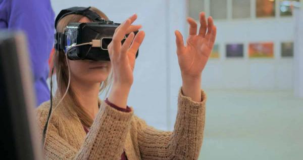 Ingénieur / Ingénieure en réalité virtuelle, réalité augmentée : métier,  études, diplômes, salaire, formation | CIDJ
